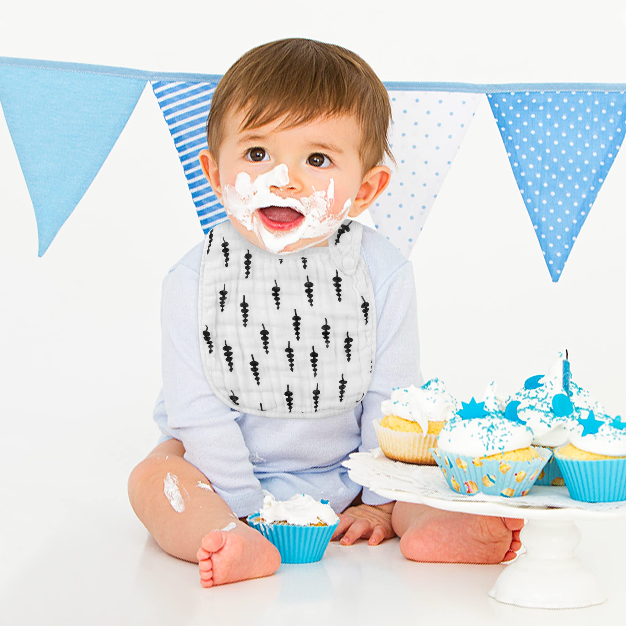 Zainpe bibs xoxo pattern playful design and practical absorption
