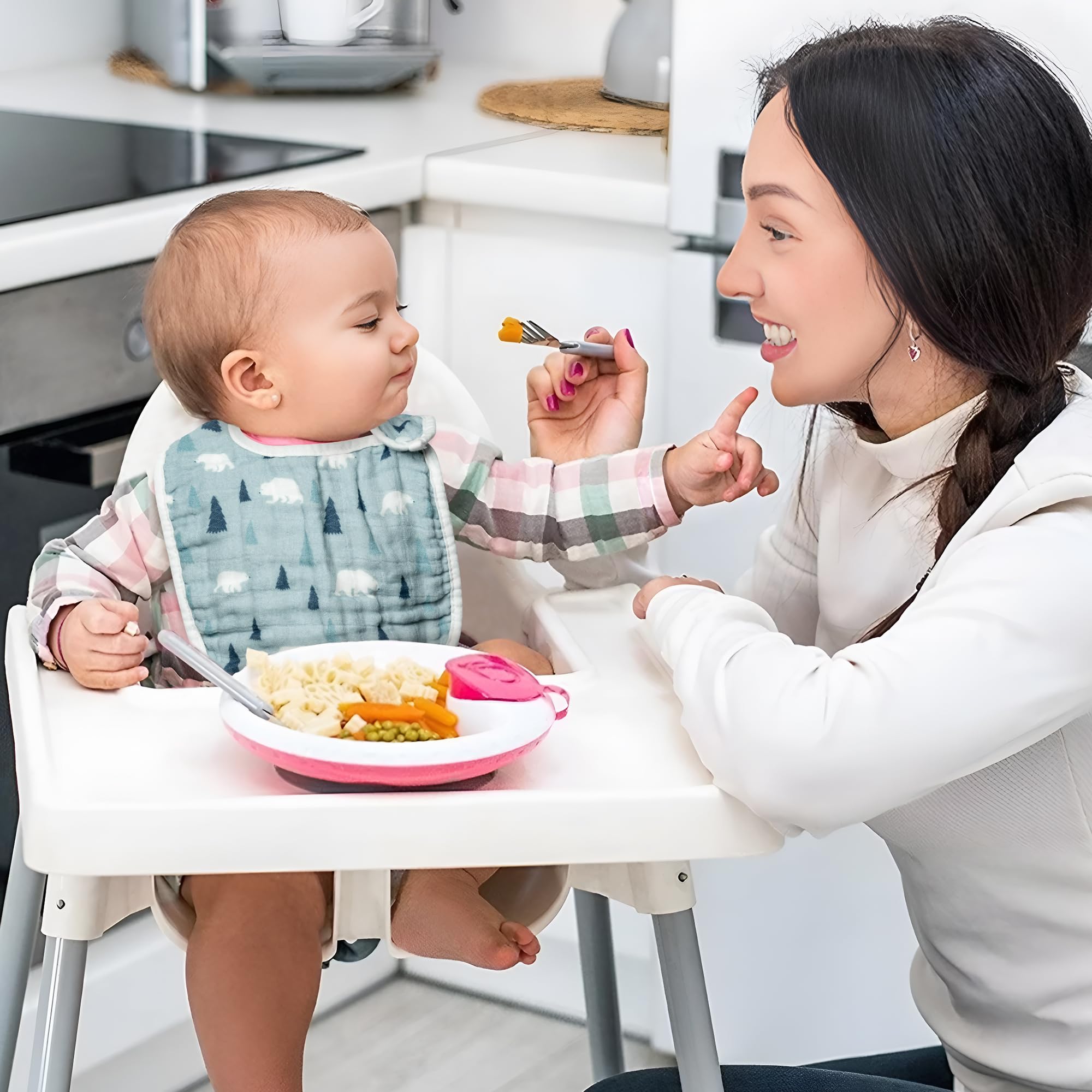 Zainpe leaves pattern bib provides soft, breathable comfort for meals.