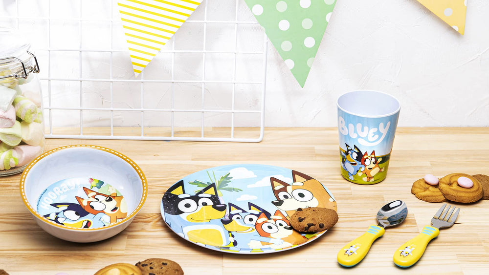 Zak Designs Bluey mealtime scene showing a complete 5-piece set in use.