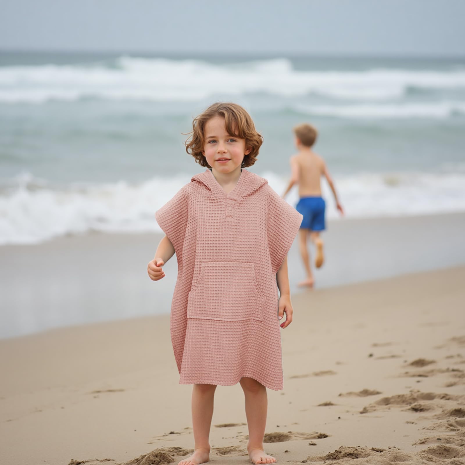 Zamlory hooded kids towel poolside wrap demonstrates quick-dry after splash.