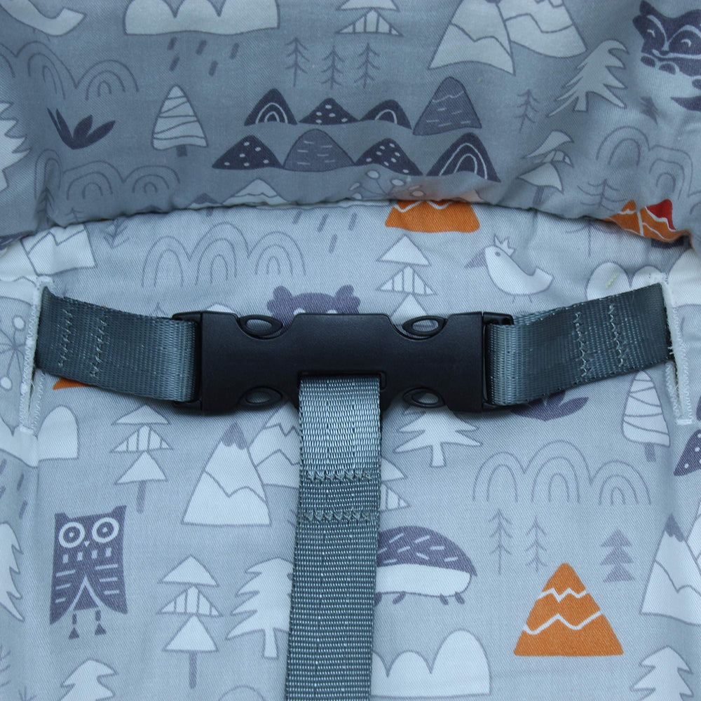 ZARPMA forest-pattern highchair cover ships as a single piece.