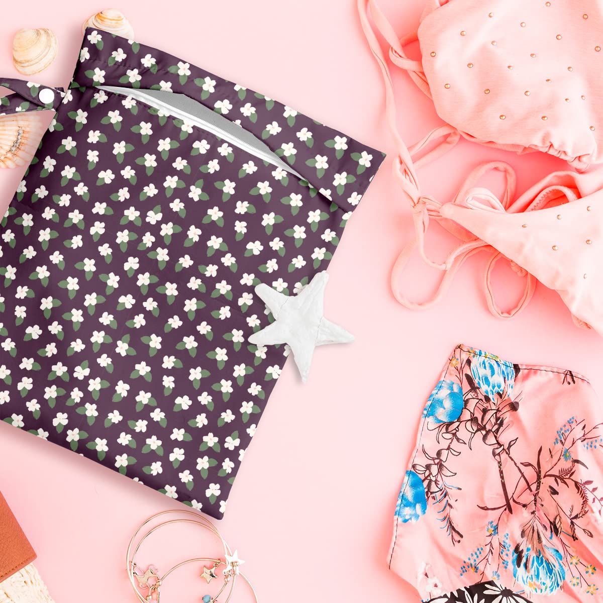 Zcyxuuw wet bag diaper-organizer helps keep diapers ready on the go.