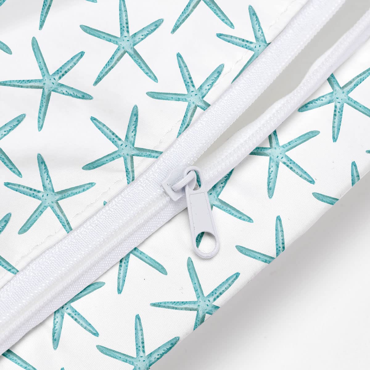 zcyxuuw wet bag doubles as makeup and travel organizer.