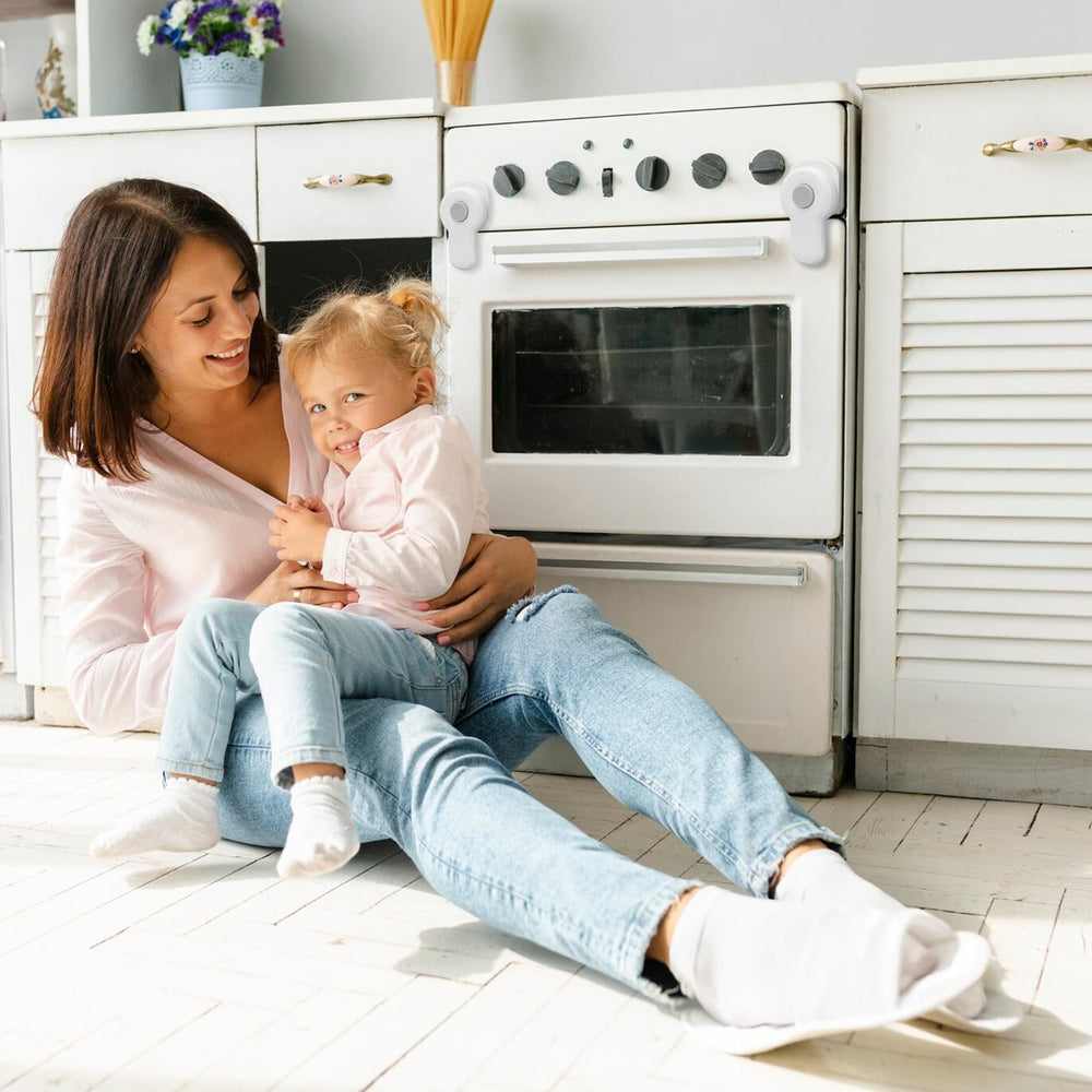 ZenTiky oven safety lock in use during family cooking scenarios