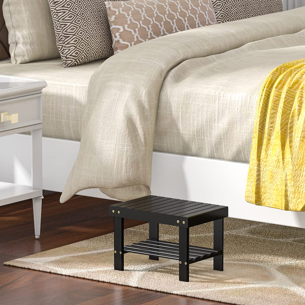 Zhuoyue wooden step stool in potty area—gentle elevation.