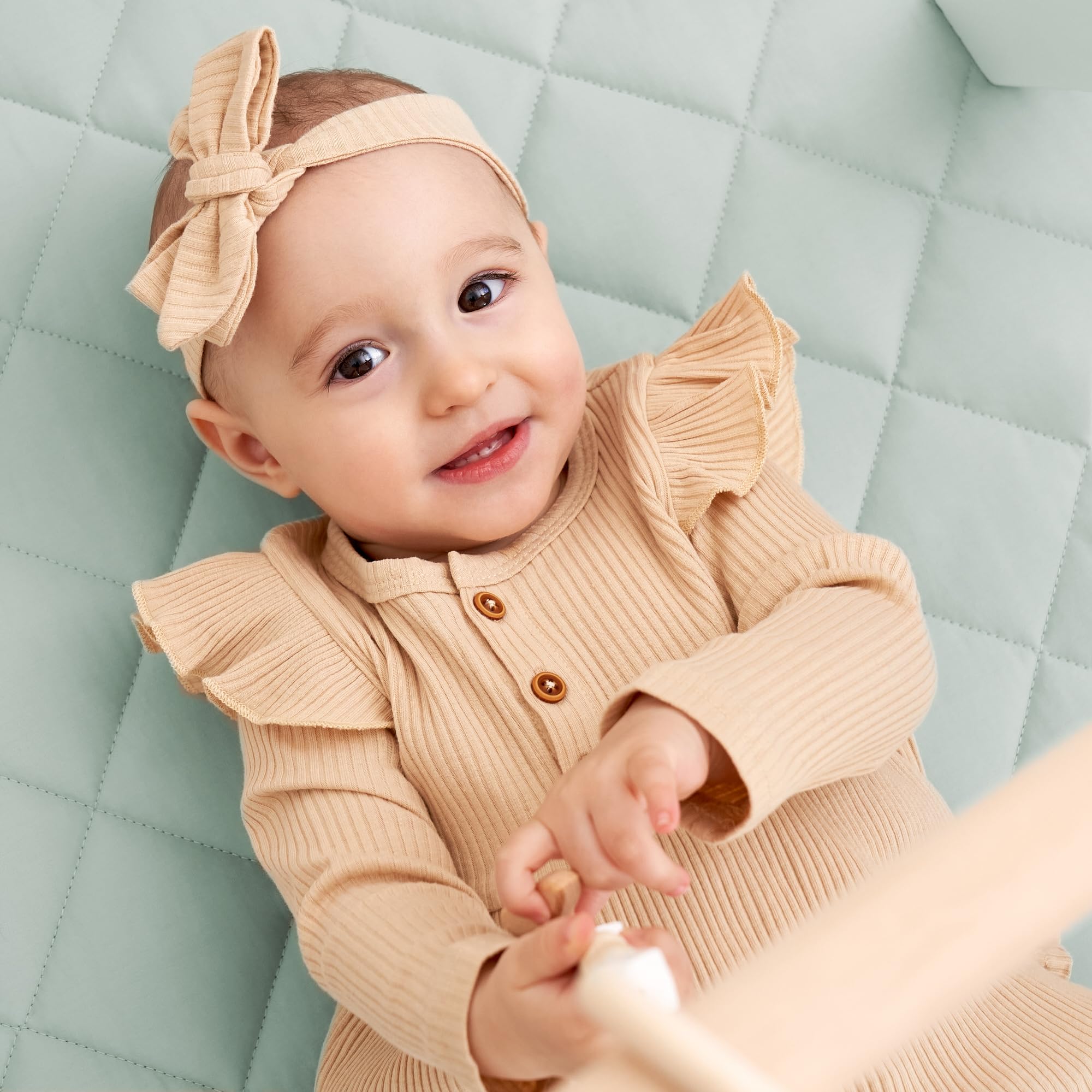ZICOTO gender-neutral color suits any room and use case.
