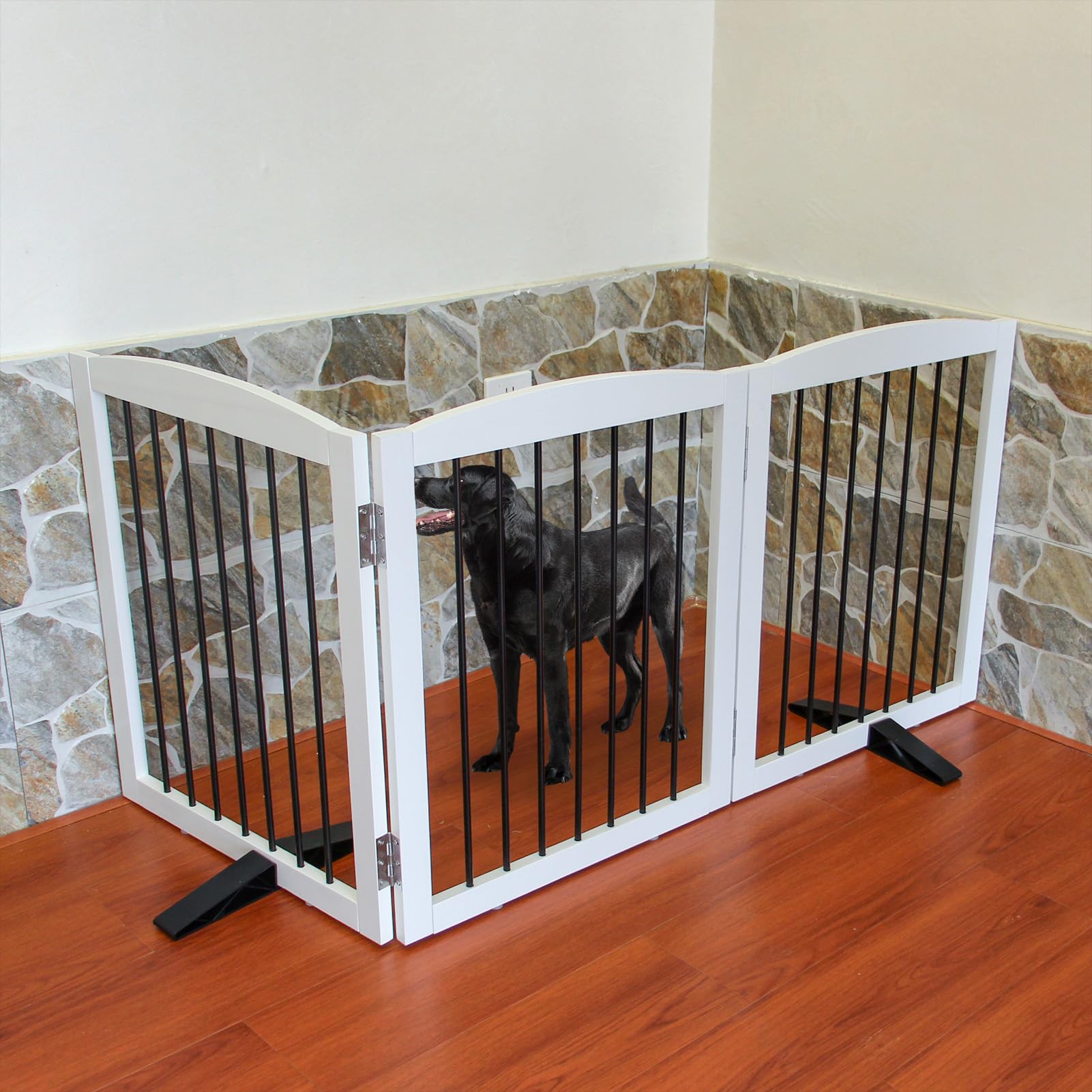 ZJSF gate features non-slip feet to protect floors while staying steady.