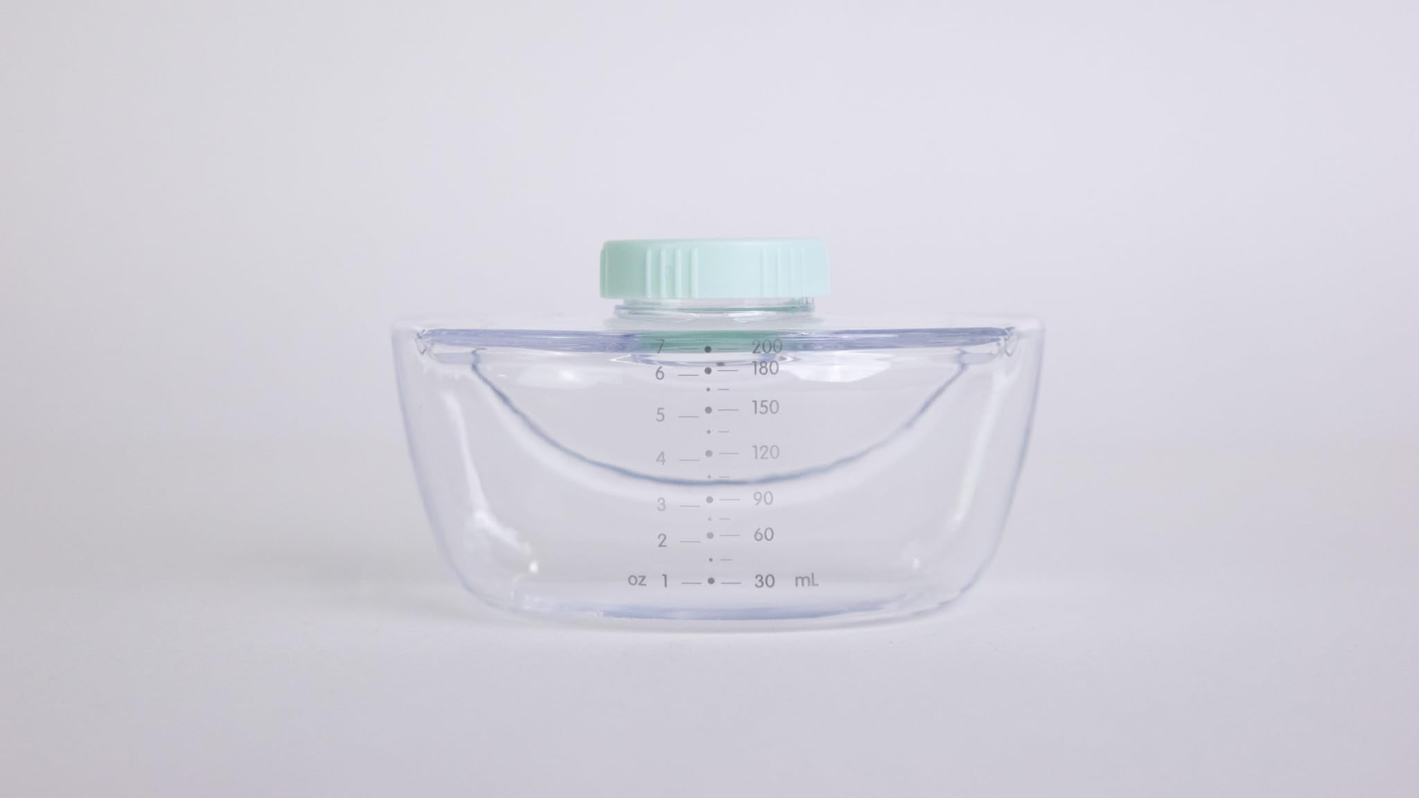 Zomee bottle made of BPA-free materials supports safe storage and long-term durability.
