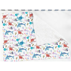 ZoUbqchY blanket dotted back design adds gentle tactile interest for baby comfort.