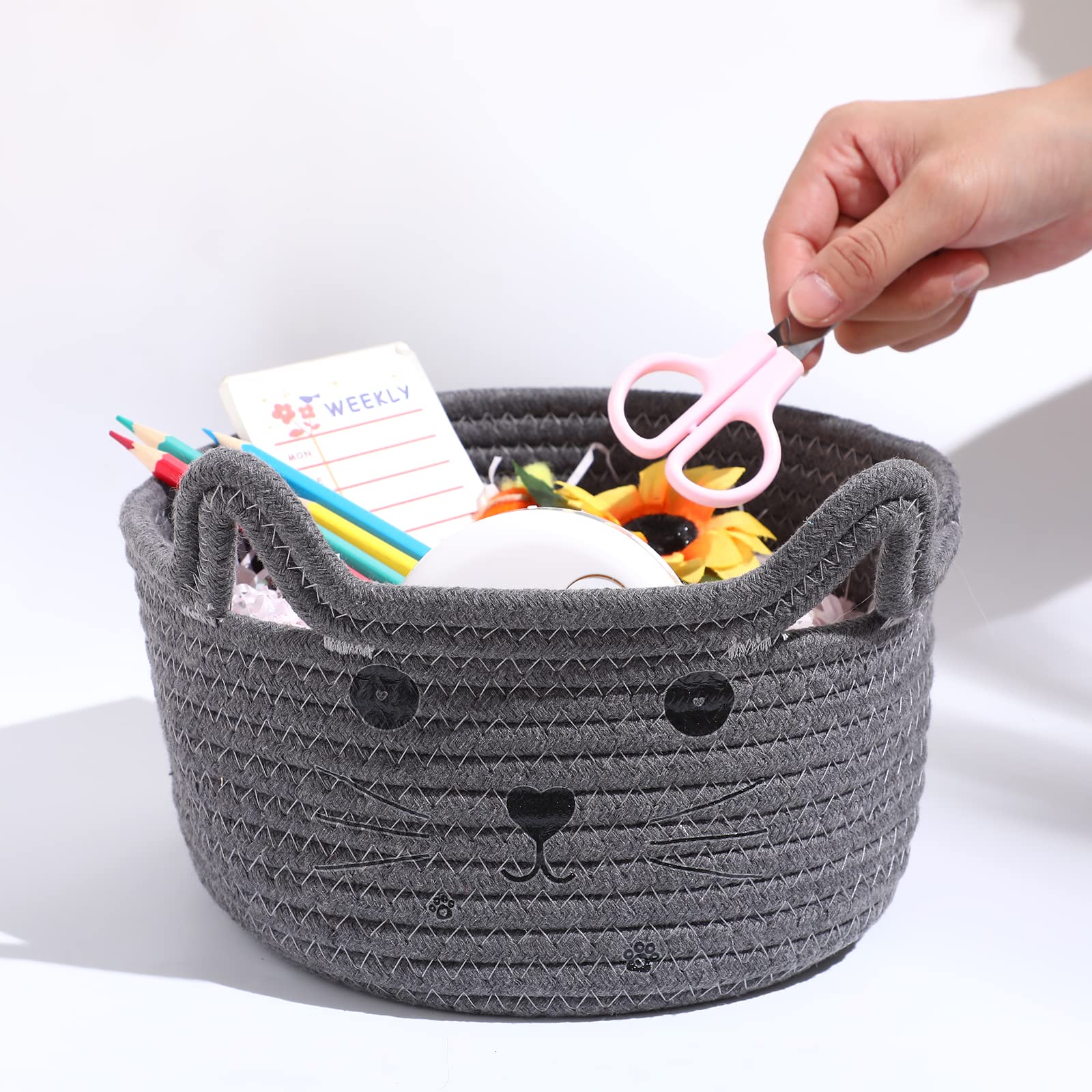 Zopeal cat basket makes a cute gift idea for parties.