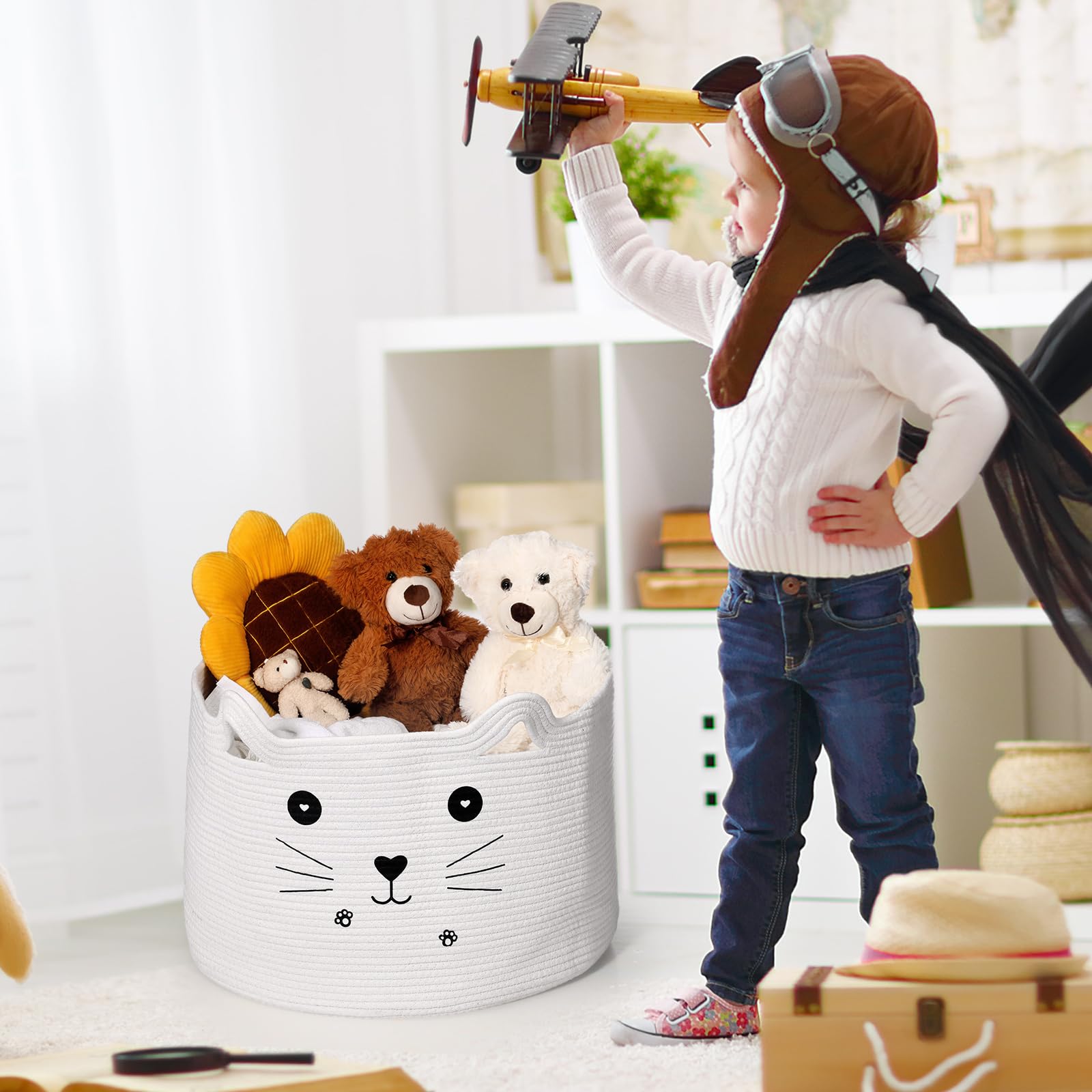 Zopeal cat basket gift-ready idea for Easter or Christmas.