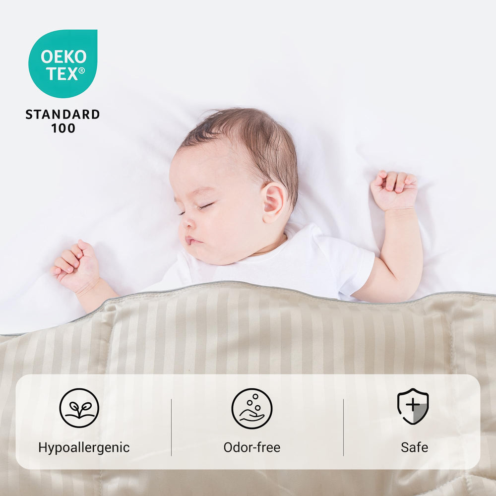 ZPECC Toddler Down Alternative Comforter fluffy non-clumping padding detail.