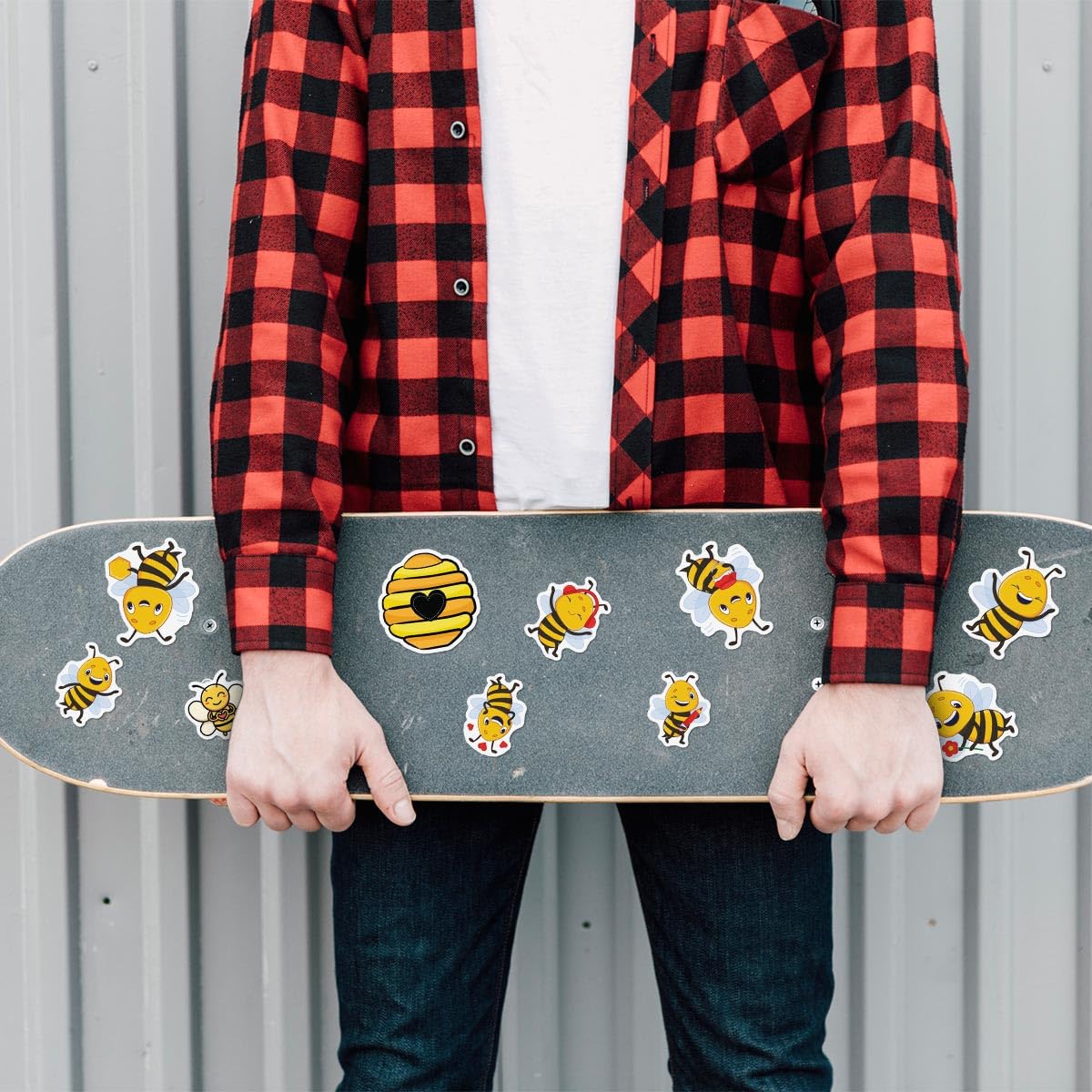 ZULUVINYL bee sticker on luggage—easy-to-spot travel accent