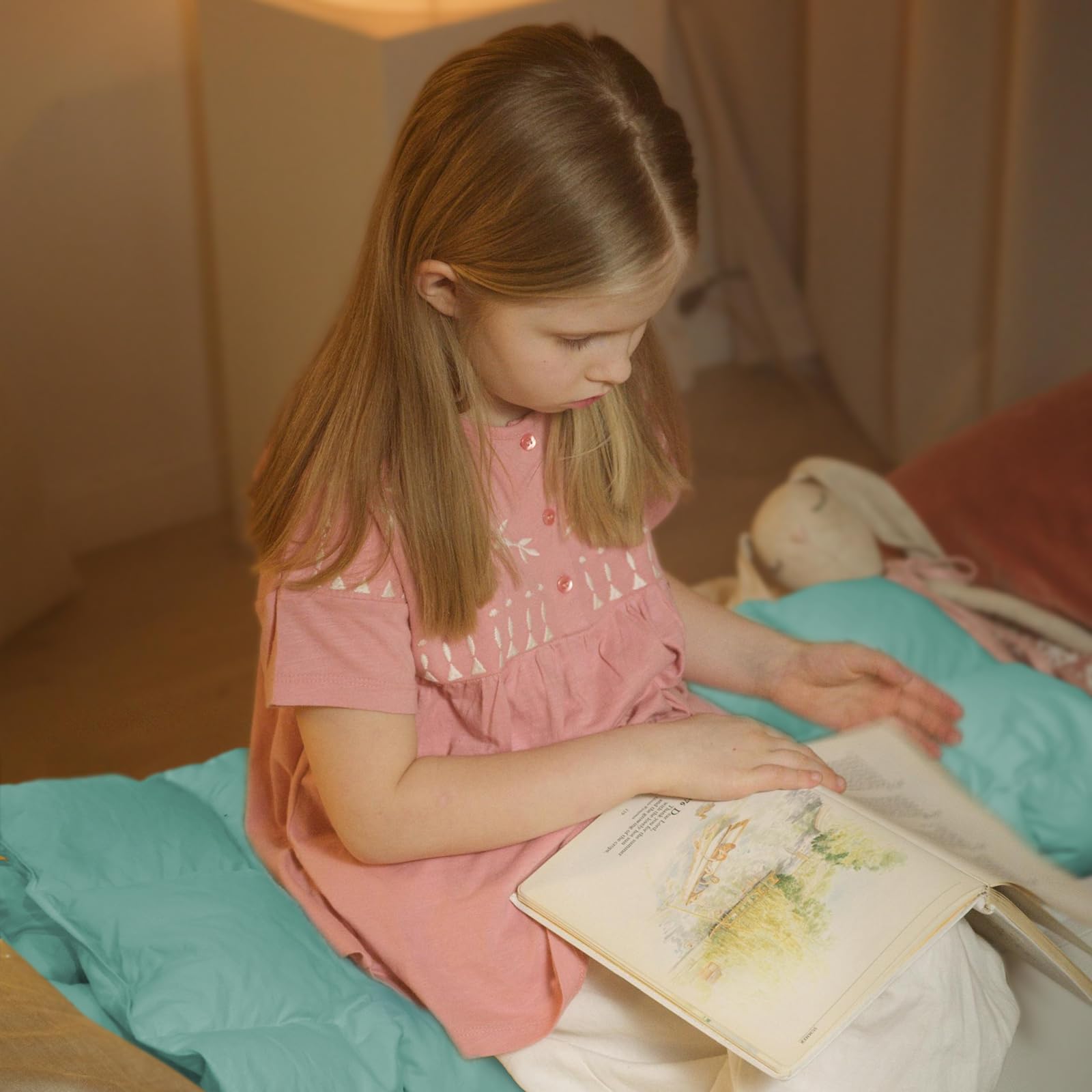 zzlamb Warm Baby Quilt down filling offers moisture-repellent, quick-dry comfort for babies.